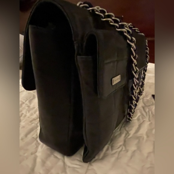 CHANEL HORIZONTAL QUILT MEDIUM BOY BAG - Picture 4 of 16